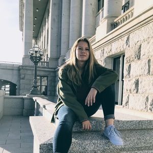 Meet your Posher, Mia